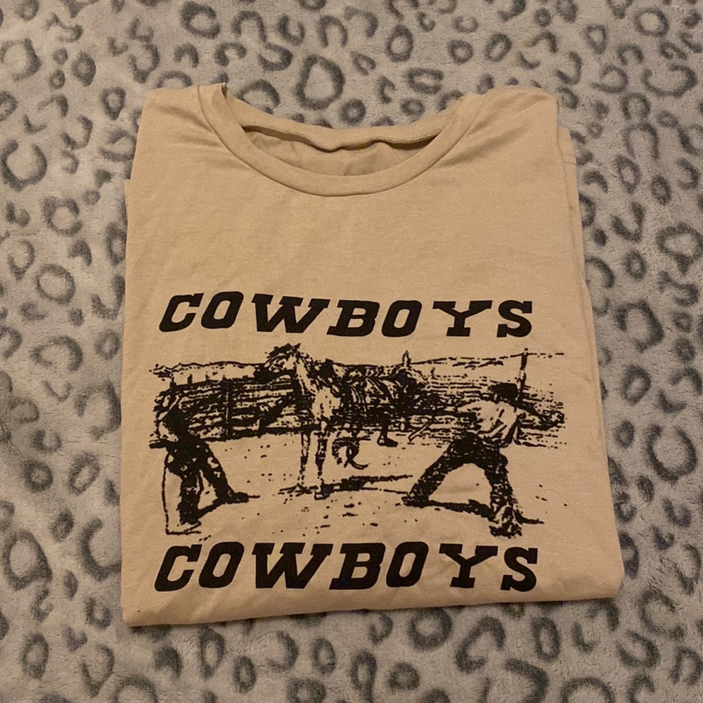 tan cowboys t shirt, never worn